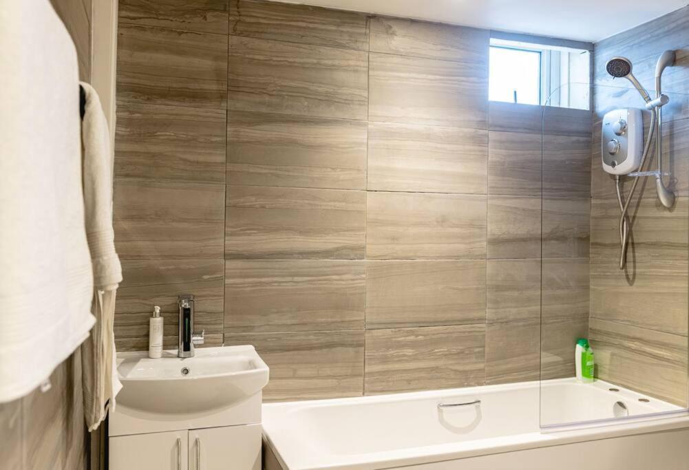 2 Bed With Free Parking Apartment London Luaran gambar